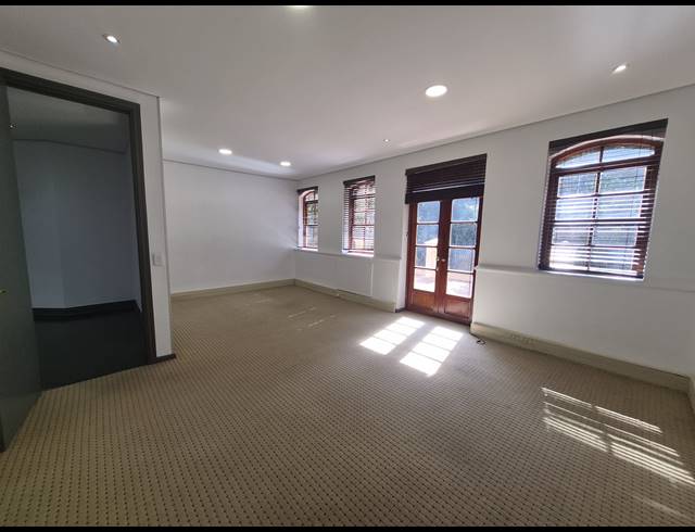 238M² OFFICE TO LET IN SANDTON CENTRAL